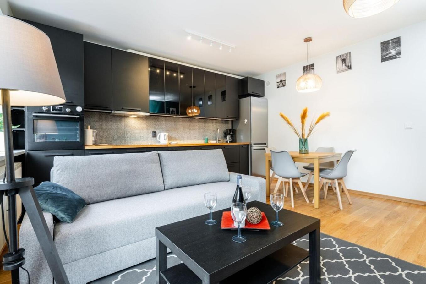 Modern 70M Apartment With Private Garden Metro Warsaw Exterior photo